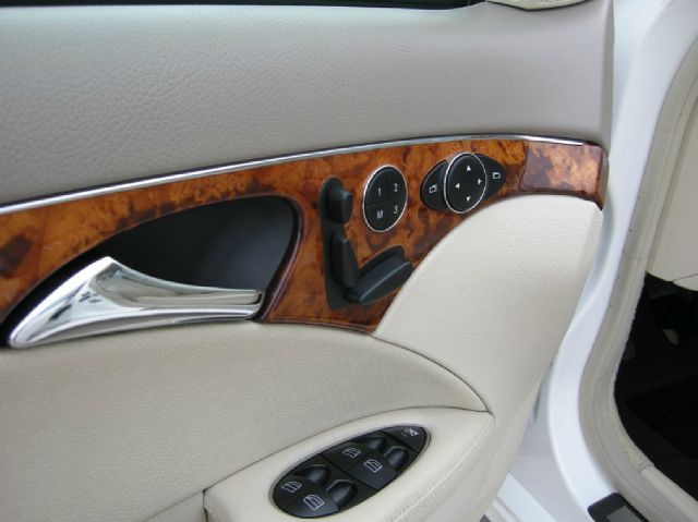 Mercedes-Benz E-Class 2006 photo 17