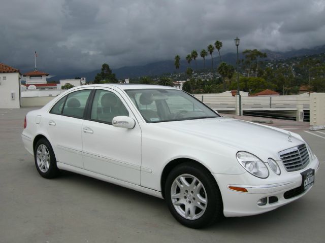 Mercedes-Benz E-Class 2006 photo 2