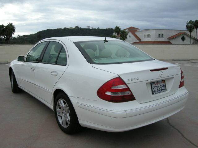 Mercedes-Benz E-Class 2006 photo 22