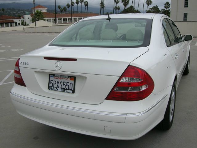 Mercedes-Benz E-Class 2006 photo 26