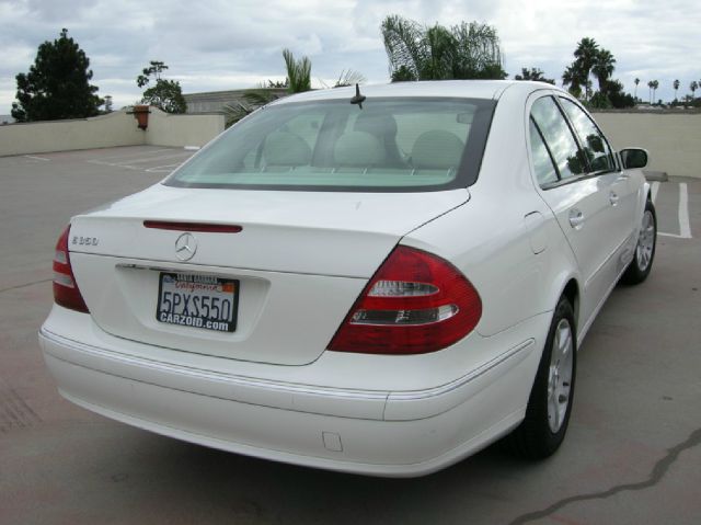 Mercedes-Benz E-Class 2006 photo 28