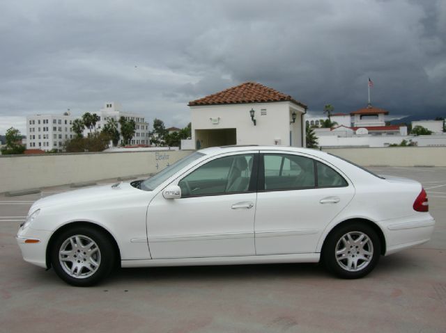Mercedes-Benz E-Class 2006 photo 29