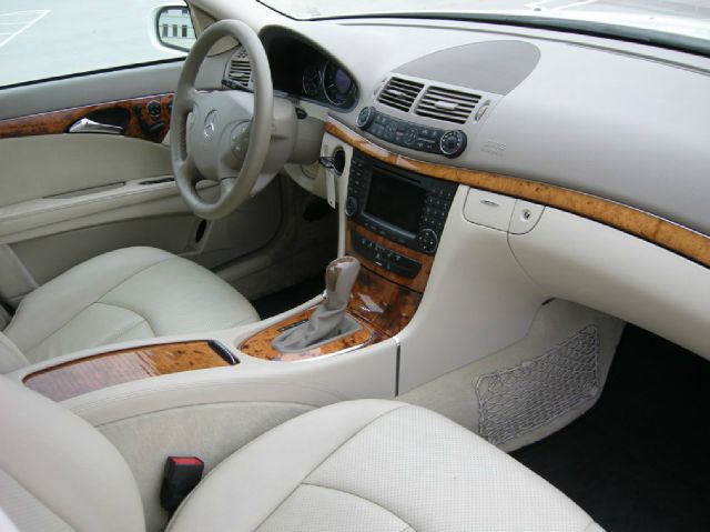 Mercedes-Benz E-Class 2006 photo 9