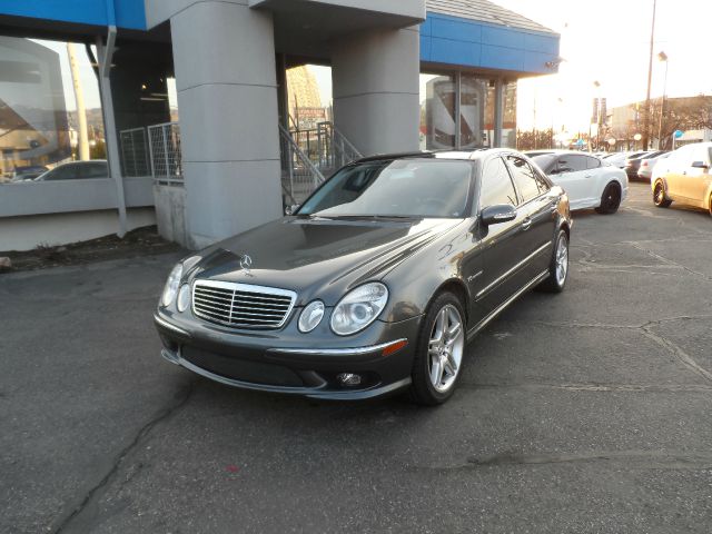 Mercedes-Benz E-Class 2006 photo 2