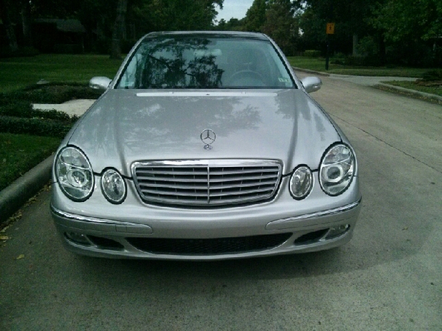 Mercedes-Benz E-Class 2006 photo 3