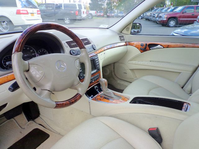 Mercedes-Benz E-Class 2006 photo 2