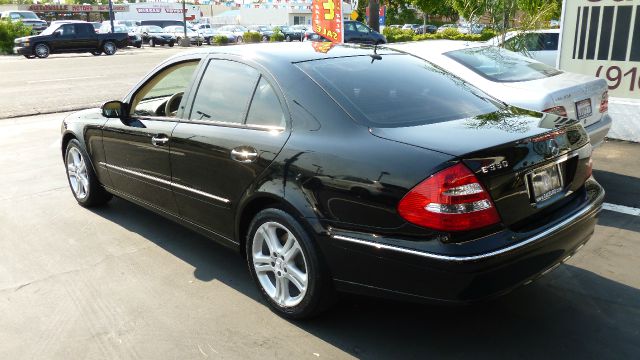 Mercedes-Benz E-Class 2006 photo 4