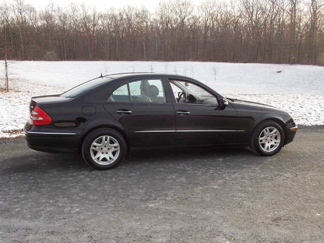 Mercedes-Benz E-Class 2006 photo 2