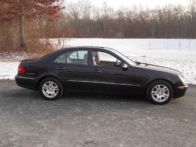 Mercedes-Benz E-Class 2006 photo 3