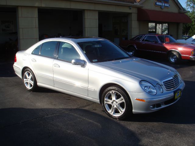 Mercedes-Benz E-Class 2006 photo 2