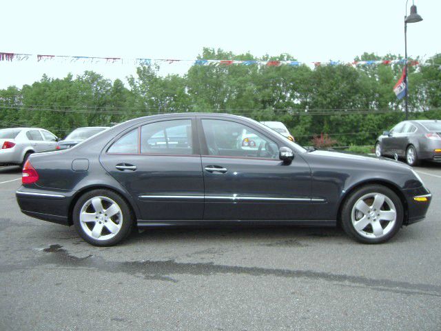 Mercedes-Benz E-Class 2006 photo 4