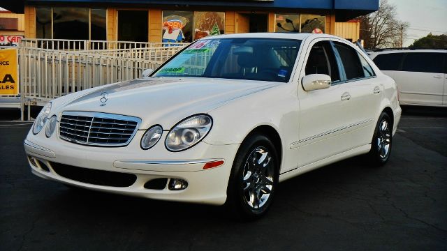 Mercedes-Benz E-Class 2006 photo 1