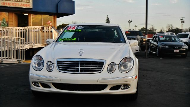 Mercedes-Benz E-Class 2006 photo 2