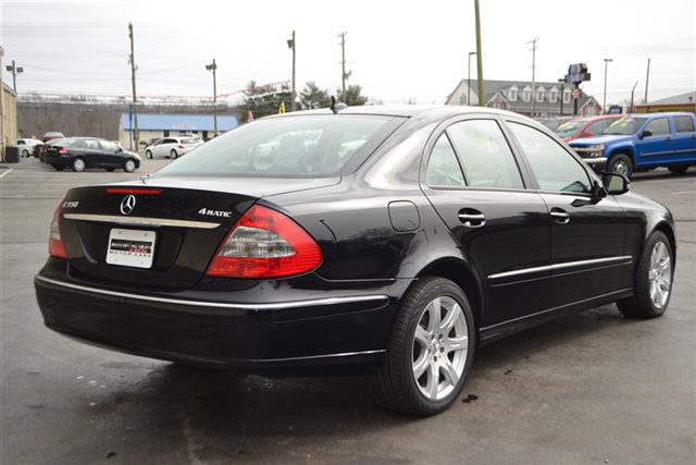 Mercedes-Benz E-Class 2007 photo 2