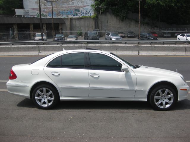 Mercedes-Benz E-Class 2007 photo 17