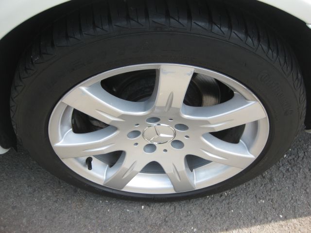 Mercedes-Benz E-Class 2007 photo 18