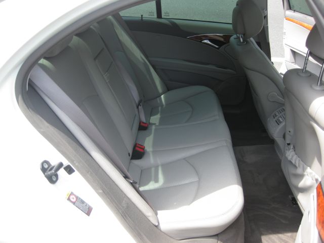 Mercedes-Benz E-Class 2007 photo 19