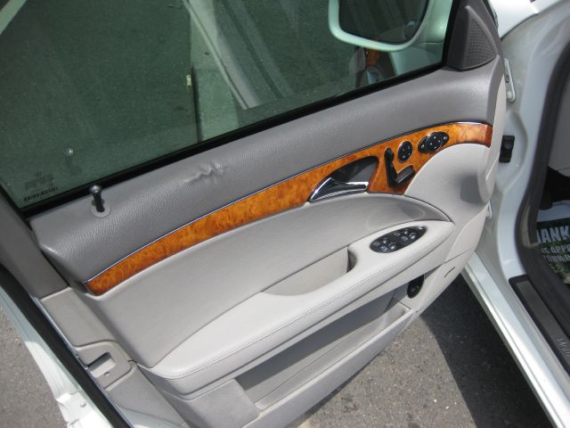 Mercedes-Benz E-Class 2007 photo 9