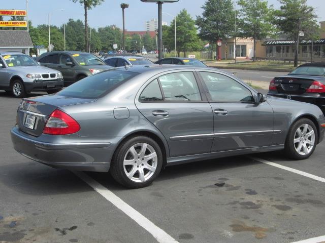 Mercedes-Benz E-Class 2007 photo 2