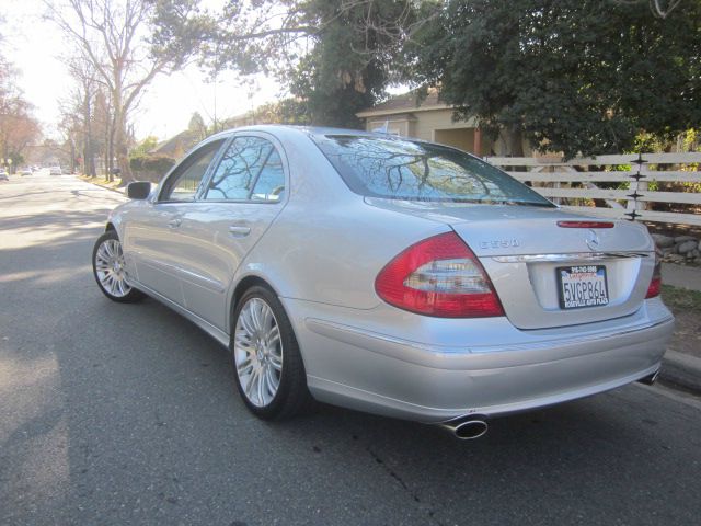 Mercedes-Benz E-Class 2007 photo 2