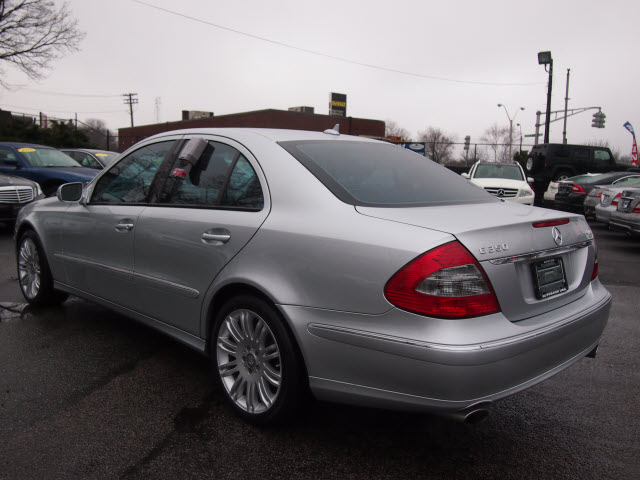Mercedes-Benz E-Class 2008 photo 2