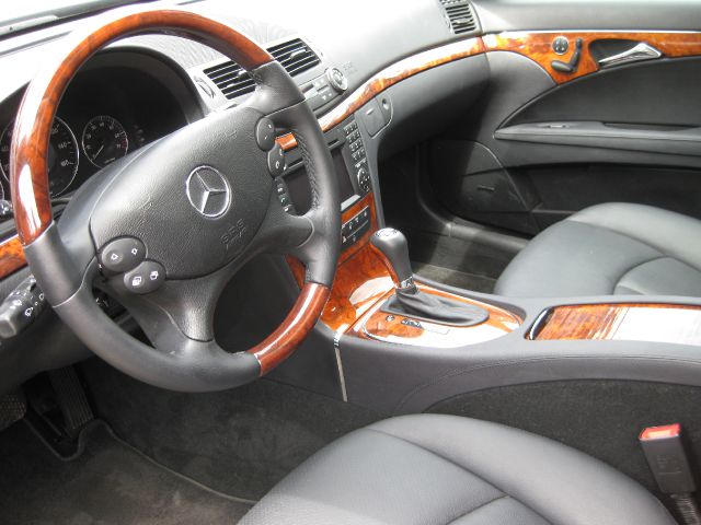 Mercedes-Benz E-Class 2009 photo 10