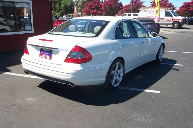 Mercedes-Benz E-Class 2009 photo 2