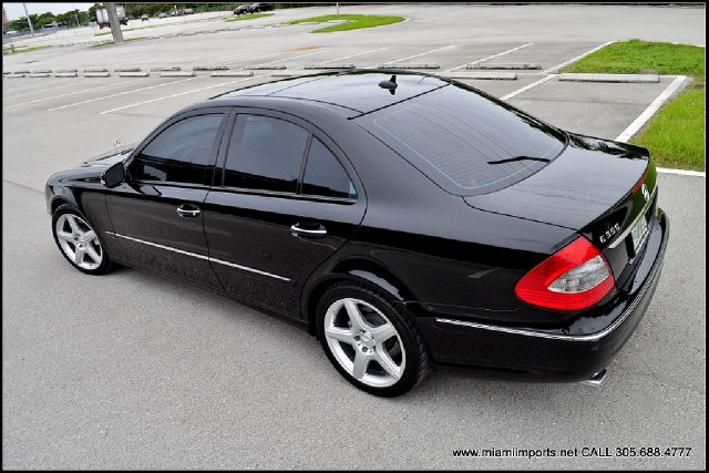 Mercedes-Benz E-Class 2009 photo 4