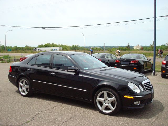 Mercedes-Benz E-Class 2009 photo 2