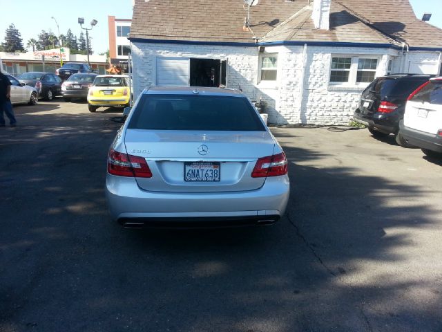 Mercedes-Benz E-Class 2010 photo 3