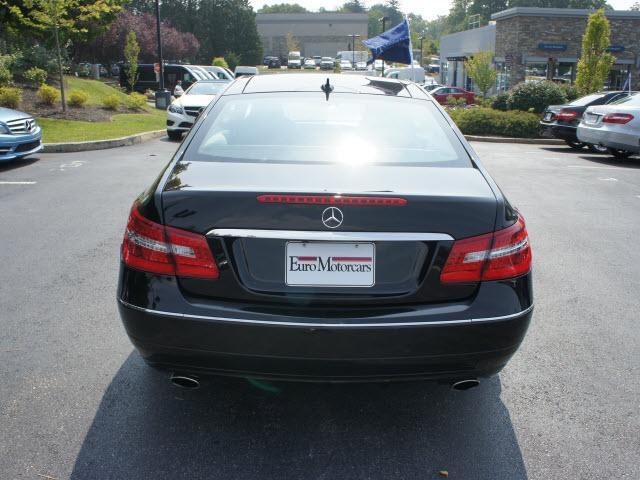 Mercedes-Benz E-Class 2010 photo 3