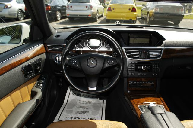 Mercedes-Benz E-Class 2010 photo 10