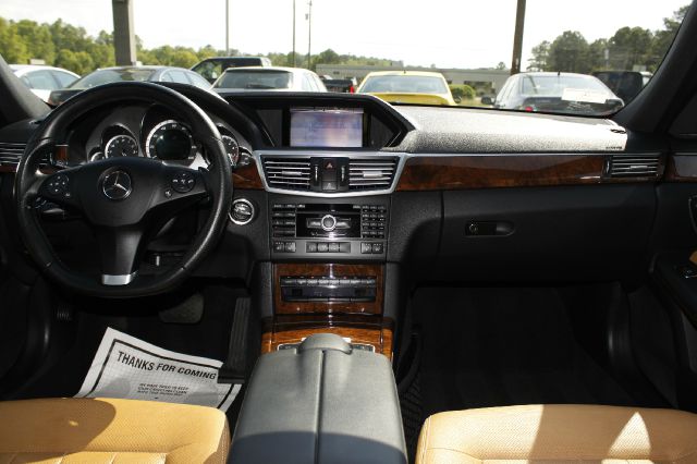 Mercedes-Benz E-Class 2010 photo 15