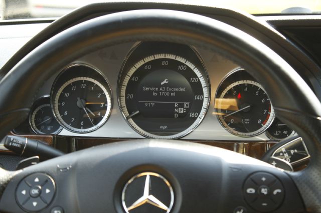 Mercedes-Benz E-Class 2010 photo 17