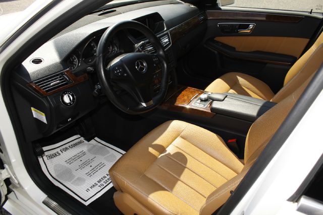 Mercedes-Benz E-Class 2010 photo 19