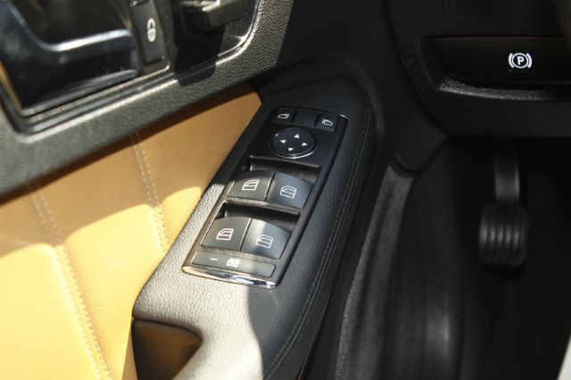 Mercedes-Benz E-Class 2010 photo 27