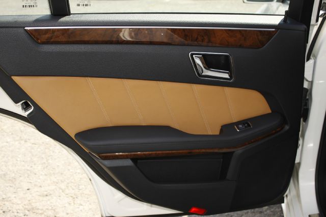 Mercedes-Benz E-Class 2010 photo 32