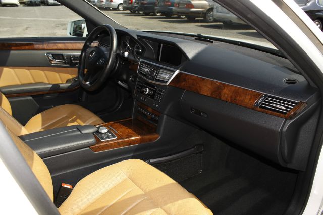 Mercedes-Benz E-Class 2010 photo 41