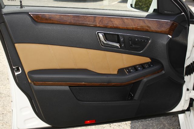 Mercedes-Benz E-Class 2010 photo 47