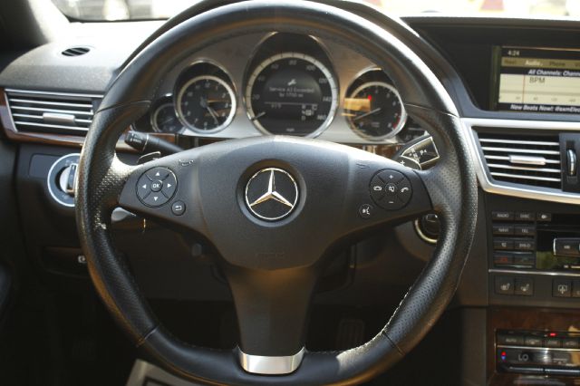 Mercedes-Benz E-Class 2010 photo 53