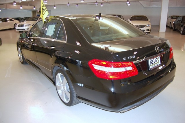 Mercedes-Benz E-Class 2011 photo 4