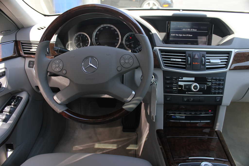 Mercedes-Benz E-Class 2011 photo 1