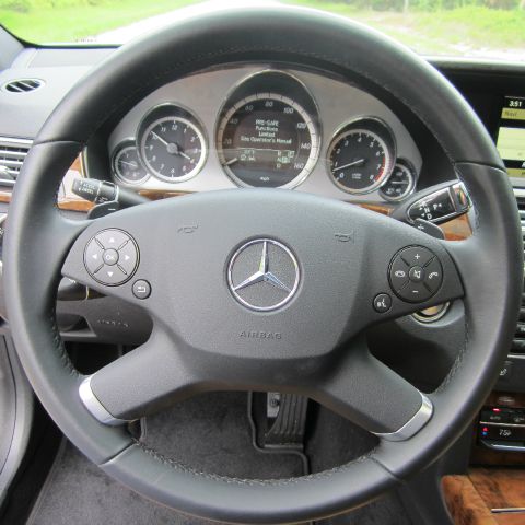 Mercedes-Benz E-Class 2011 photo 57