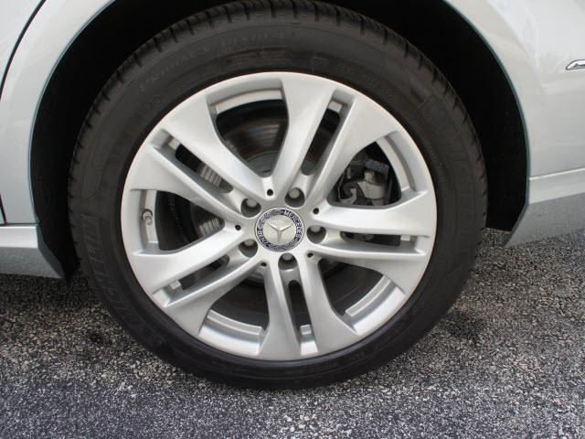 Mercedes-Benz E-Class 2011 photo 2