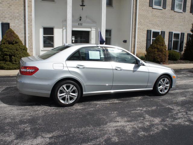 Mercedes-Benz E-Class 2011 photo 4