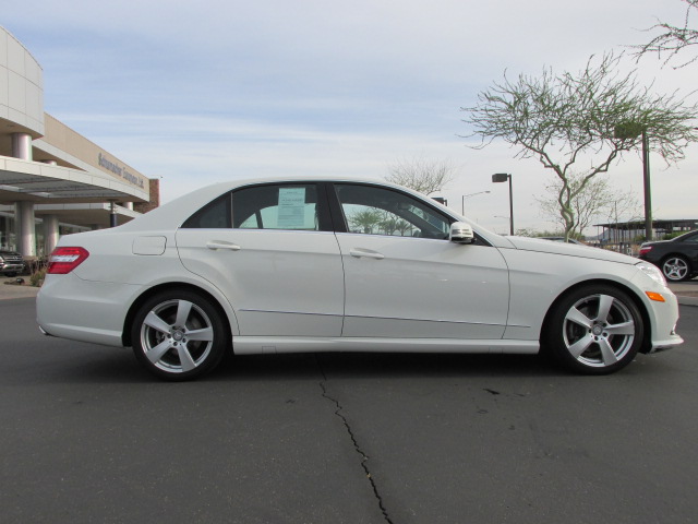 Mercedes-Benz E-Class 2011 photo 1