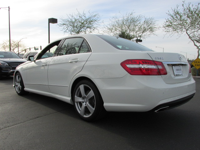 Mercedes-Benz E-Class 2011 photo 2