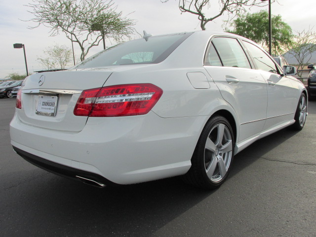 Mercedes-Benz E-Class 2011 photo 4
