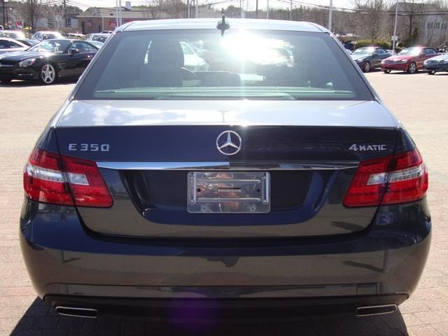 Mercedes-Benz E-Class 2011 photo 1