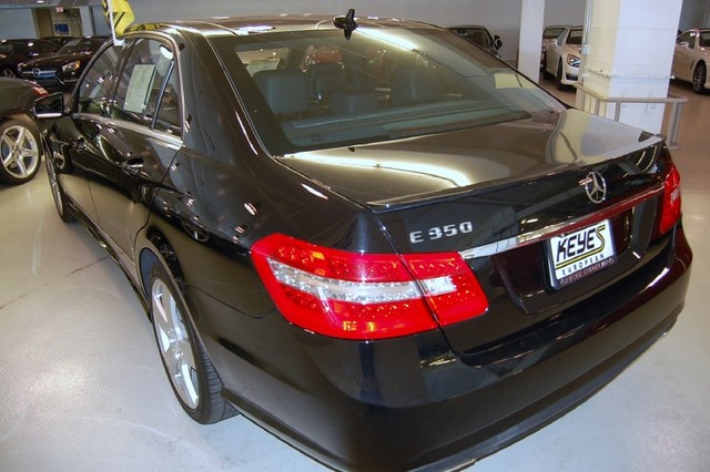 Mercedes-Benz E-Class 2011 photo 4